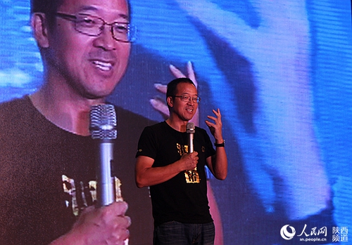 新东方教育科技集团董事长俞敏洪现场为西安交大师生发表主题演讲 刘冰摄