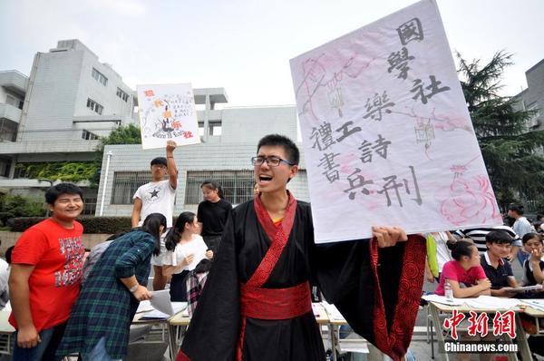 安徽一社团高中上演图片招新学生|大战|校园穿女校园店夜情趣内衣图片