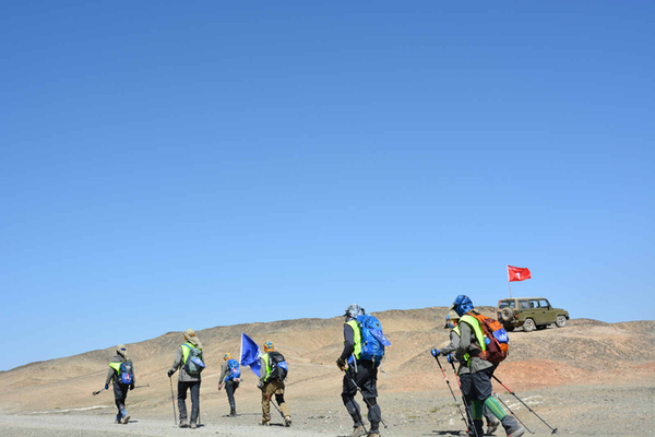 穿越山地的戈友
