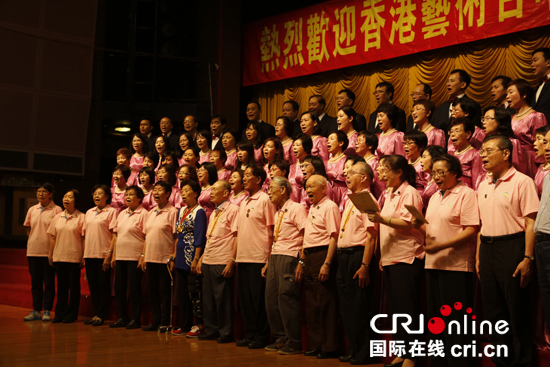 老战士歌咏队与香港艺术合唱团演唱《大刀进行曲》