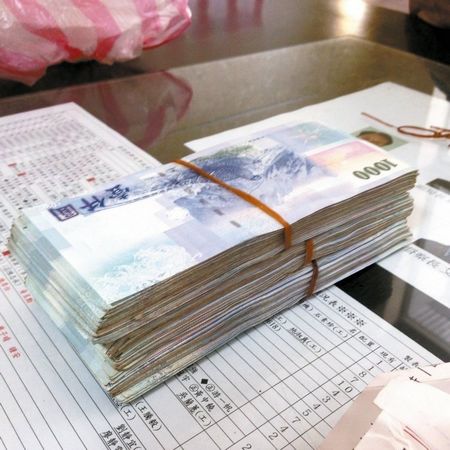 黑鸭子 十送红军 曲谱-中新网9月24日电 据台湾《联合报》报道,是谁丢了50万(新台币,下
