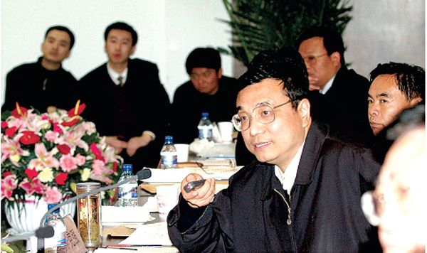 2003年 李克强到郑东新区调研