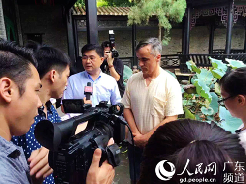 23日，“顺德”美国人司徒伟接受多家媒体采访。