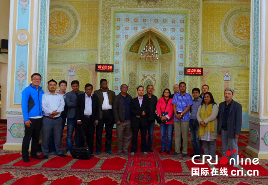 孟加拉国媒体代表团访问新疆乌鲁木齐　　