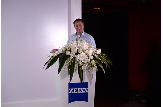 演讲人：蔡司视光科学实验室SiegfriedWahl博士