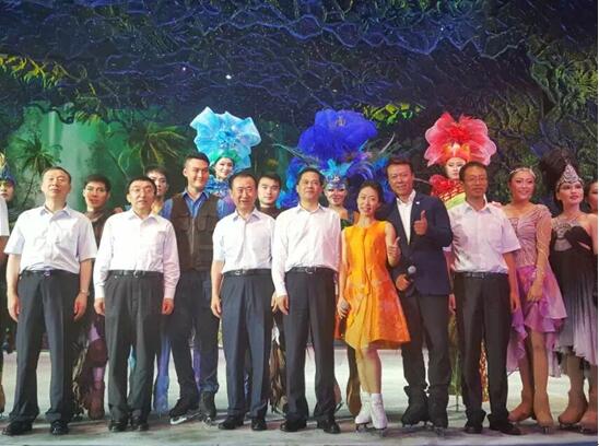 （图：申雪赵宏博出席万达主题乐园《蝴蝶公主》首演）