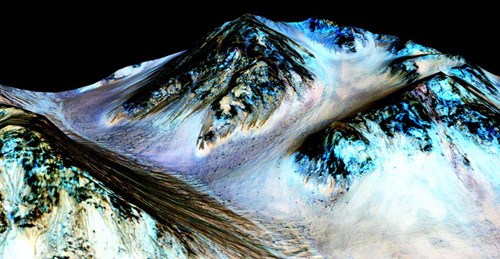 资料图：来自NASA能够证明火星有液态水的图片。
