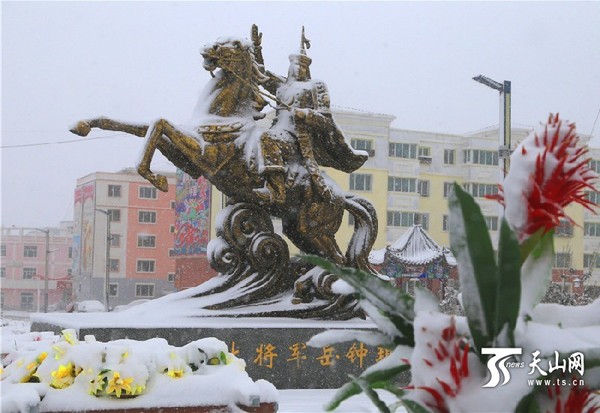 巴里坤县迎来2015年入秋后首场降雪。