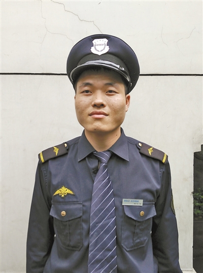 门岗定员,他们将更尽心为邻居们服务