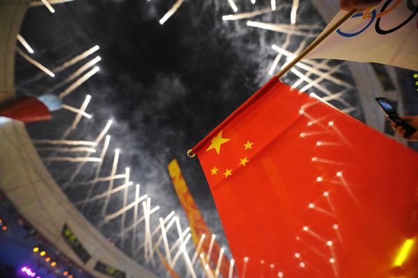 侨领:五星红旗永驻心中