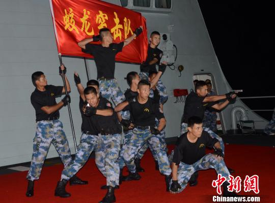 海军第二十一批护航编队举行 晚会 庆祝 国庆 66