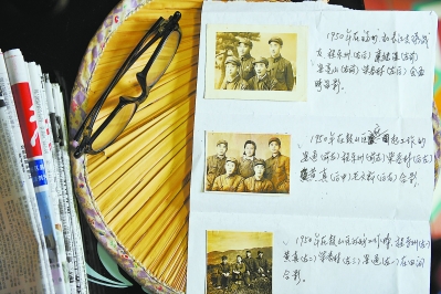 柴老离休后,将1939年参加革命至离休前的合影按时间顺序整理清楚。