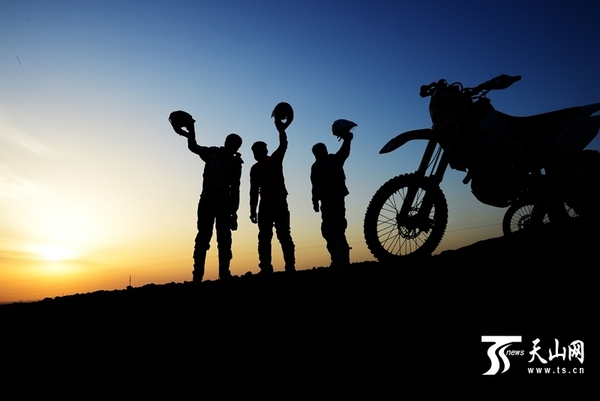 天山网全媒体车队宣传片出炉记|车队|拉力赛