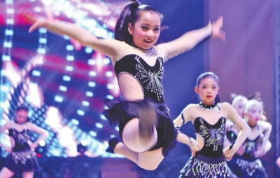 动感舞蹈追风少年 全国中小学啦啦队郑州飙舞