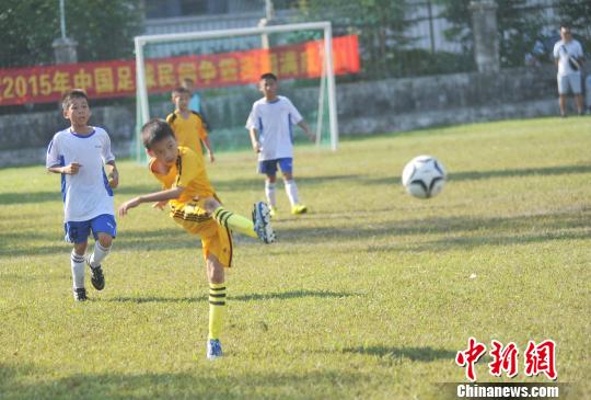 中国足球民间争霸赛 山区娃杀进广西赛区四强