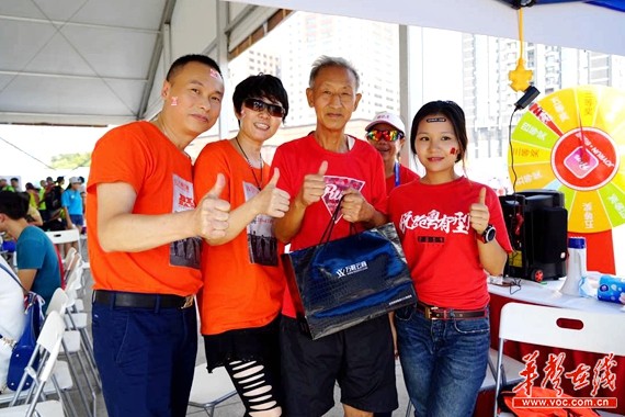 吉林6旬跑友行李丢失 万鞋云商赠鞋助其跑长