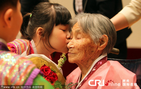 2010年5月7日，父母节来临之际，韩国江原道春川市当日举行了父母节庆祝活动。（图片来源：国际在线）