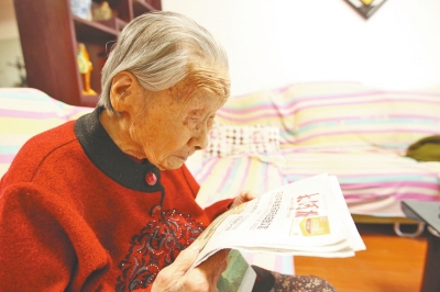 104岁的王灿章诠释着长寿秘诀:优雅地变老|老