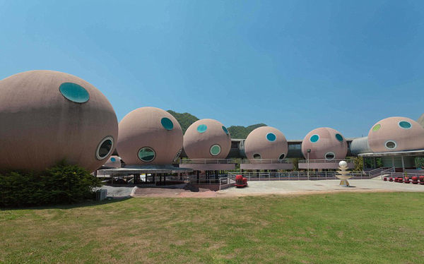 Modern Green Circular Domes因其杰出的设计吸引了众多关注。（网页截图）