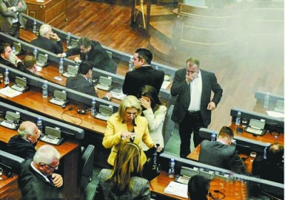 科索沃议会陷入催泪弹战争|error3