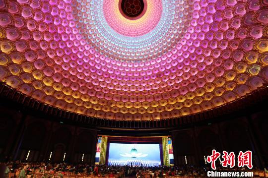 第四届世界佛教论坛闭幕式25日在无锡灵山梵宫举行。 泱波 摄