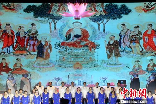 第四届世界佛教论坛闭幕式25日在无锡灵山梵宫举行。 泱波 摄