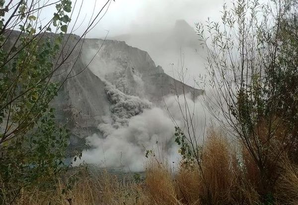 强震引发巴基斯坦山体滑坡。（网页截图）