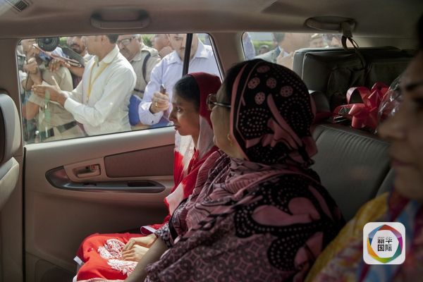 　　10月26日，吉塔抵达新德里机场。（图片来源：新华／美联）