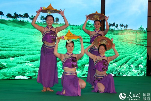 推介茶之旅的舞蹈，让济南市民直观感受到“清新福建”的旅游魅力。詹托荣摄