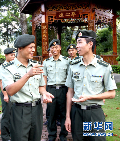两个尊干爱兵模范连交流共筑钢铁边关的经验和心得。刘金鹏 摄
