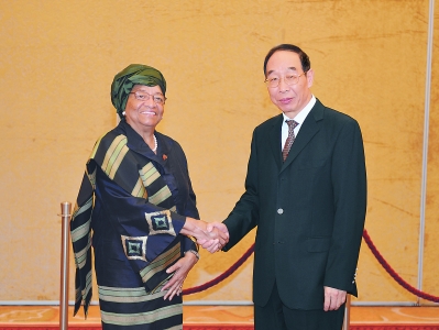 1日，省委书记尤权在厦门会见利比里亚总统埃伦·约翰逊·瑟利夫。本报记者 张永定 摄