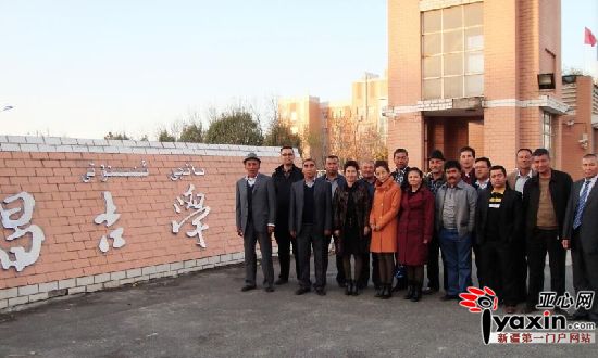 村干部们来到住村工作组的娘家——昌吉学院参观