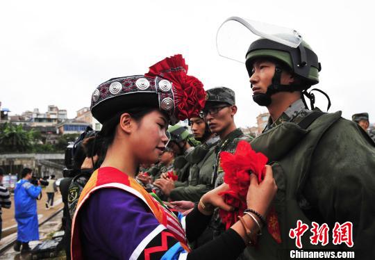 中越边境云南段排雷工作正式展开 采取机器人