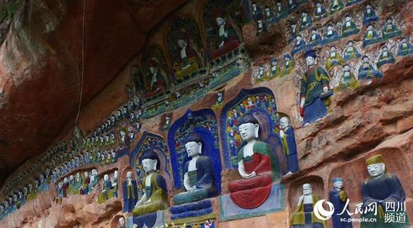 图为摩崖造像。(杨涛 摄)