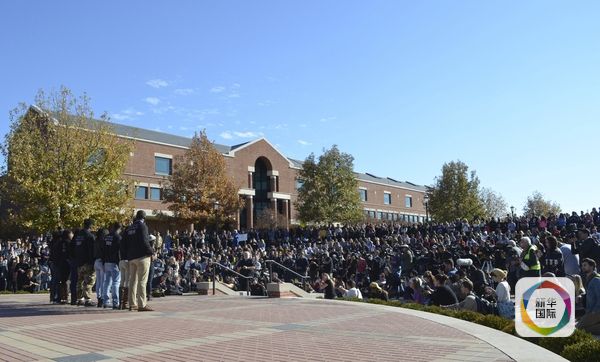 11月9日,美国密苏里大学校长抗议学生集会。(图片来源:新华/路透)