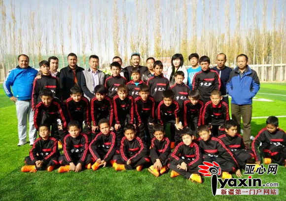 前国安足球运动员高雷雷为新疆和田捐建21足