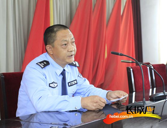 记者在蔚县采访时了解到蔚县南杨庄派出所所长李海明带头捐款带领村民