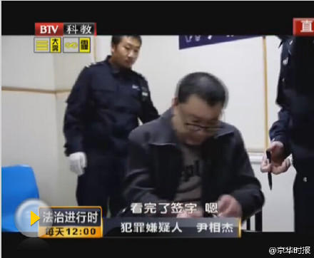 ①地点：北京朝阳区朝阳北路附近某小区；②供认不讳：“真惭愧，你说我这多没脸……”；③自曝：2003年接触毒品，起初是摇头丸等；④专家：被判有期徒刑的出狱人员，5年内再犯属于累犯，将从重处罚。