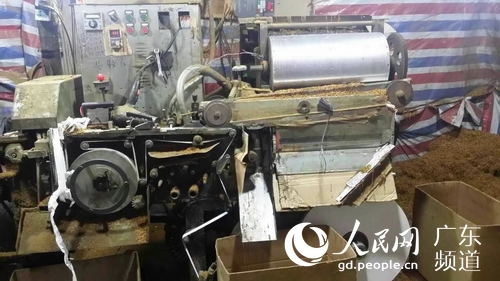 广州警方缴获土制卷烟机。广州市公安局供图