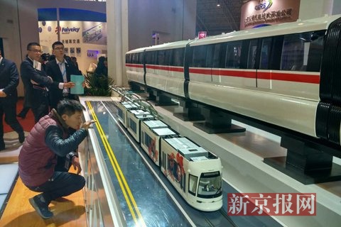 北京国际城市轨道交通展上的储能式现代有轨电车。新京报记者 信娜 摄