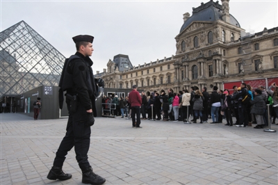 奥朗德:将修改双重国籍等条款|法国|阿富汗