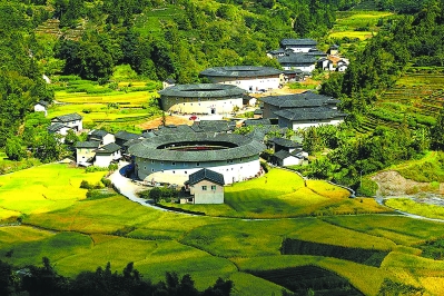 秀美如画的南靖县土楼群一瞥