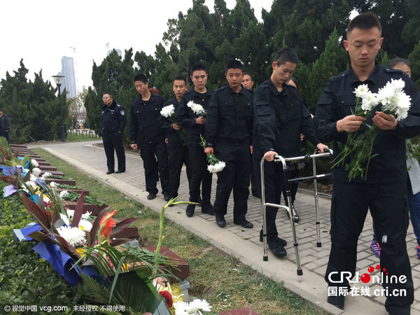 天津滨海新区爆炸百日 烈士陵园举行祭奠活动