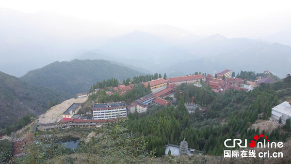 闽西著名的佛教圣地天宫山圆通寺已有一千三百多年的历史，11月20日，圆通寺钟鼓梵音，迎来了隆重的传授比丘戒法会