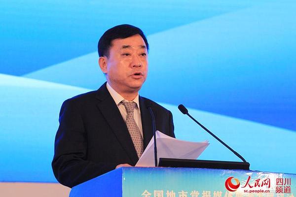 中国报业协会理事长、人民日报社副社长张建星致辞。