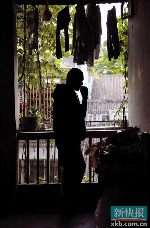 ■艾滋病感染者阿哲经常参加面向艾滋病人的义工活动。新快报记者 孙毅/摄