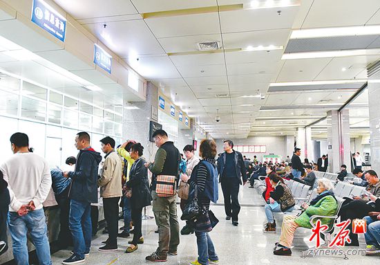 郑州市行政审批制度改革不断提速增效,让群众办事越来越便捷。