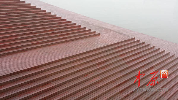 如意湖是此次会议的“核心区域”,湖边的栈道已经重新刷漆。