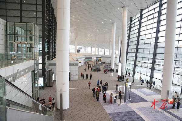 图为机场2期停机坪