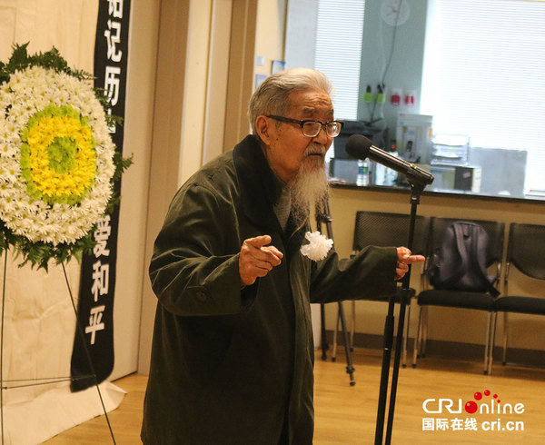 2015年12月13日，86岁南京大屠杀幸存者夏笠在华盛顿纪念南京大屠杀死难者公祭仪式上讲话。（张旭 摄）